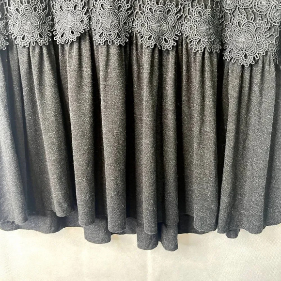 American Eagle Outfitters Bell Sleeve Lace Panel Gray Blouse Size Medium - Picture 6 of 11